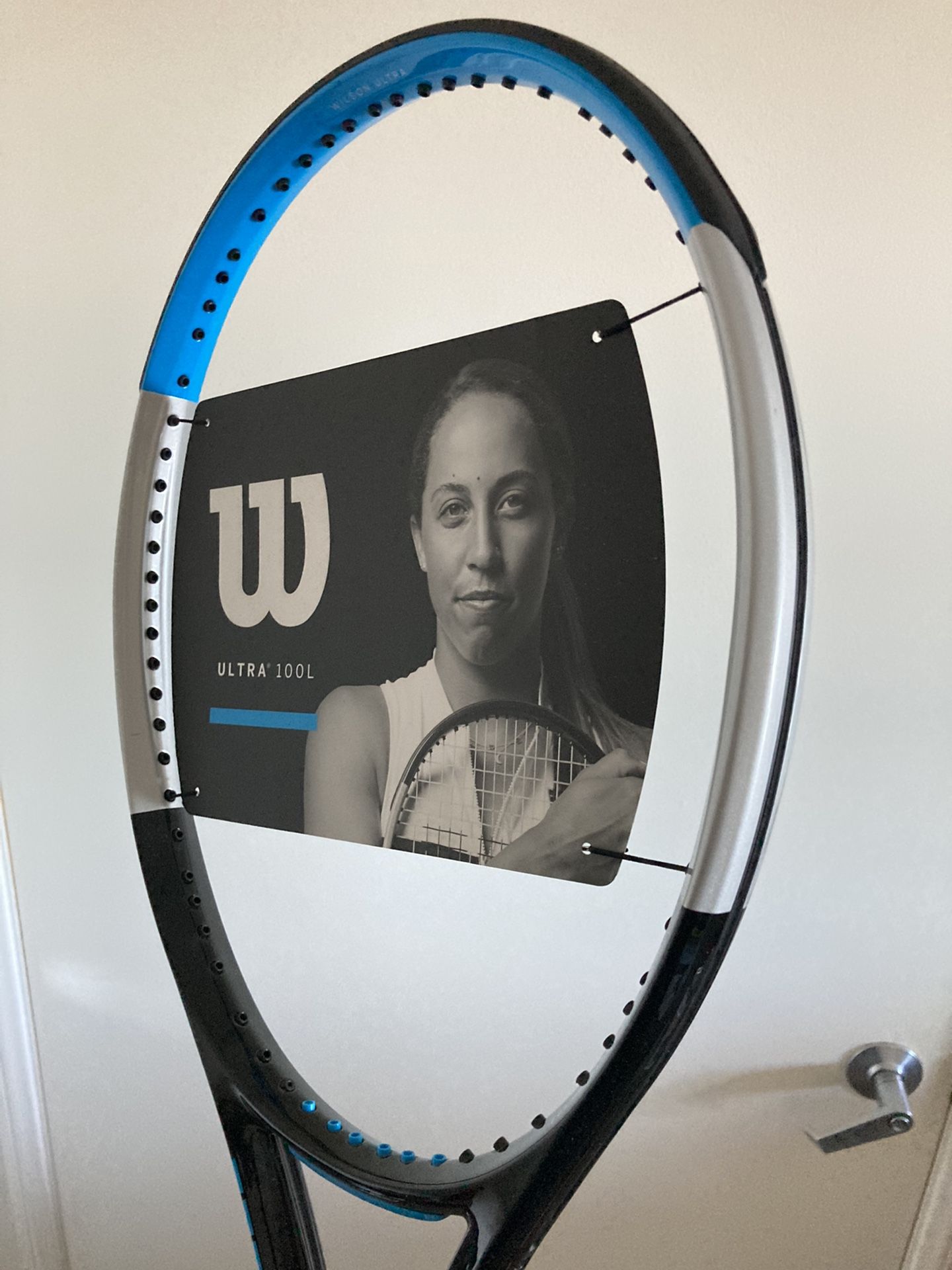 Wilson Ultra 100L Tennis Racket