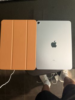 iPad Air (Read Description)