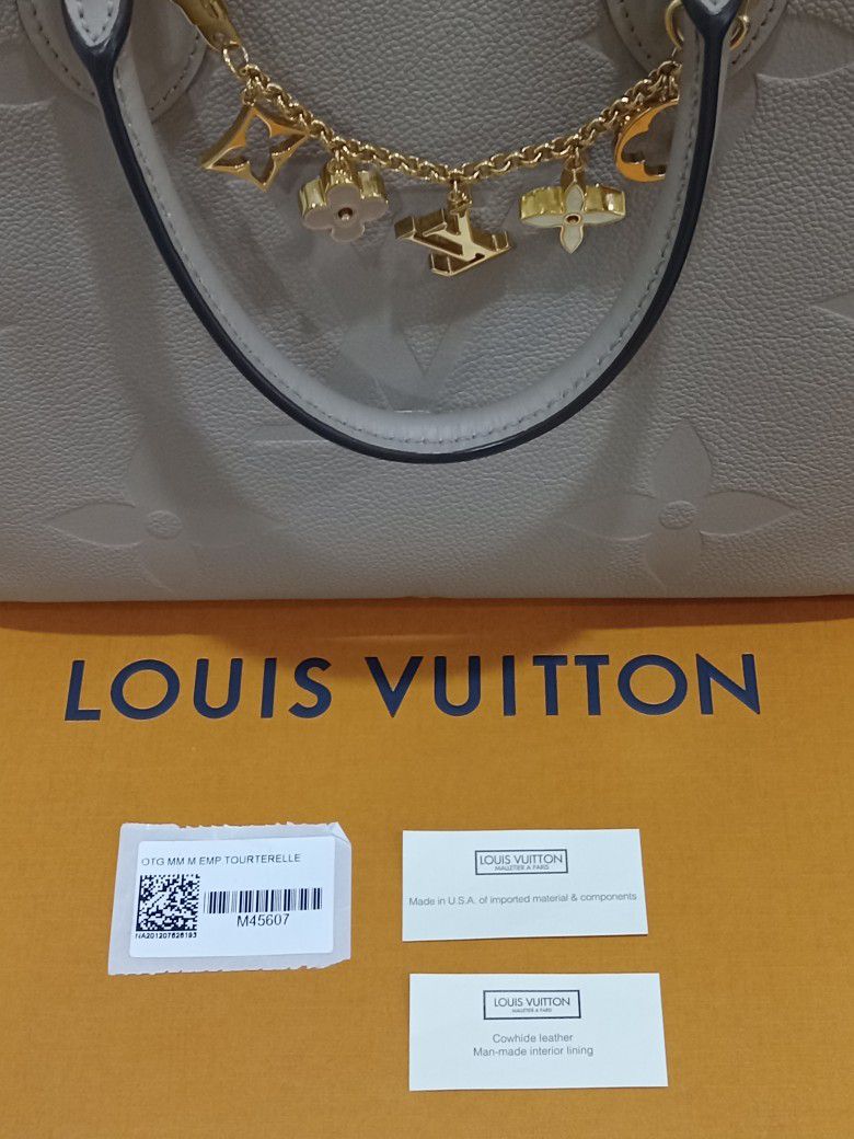 Louis Vuitton Onthego MM Tourtelle w/ Fleur De Monogram Charm Chain for  Sale in Paramus, NJ - OfferUp