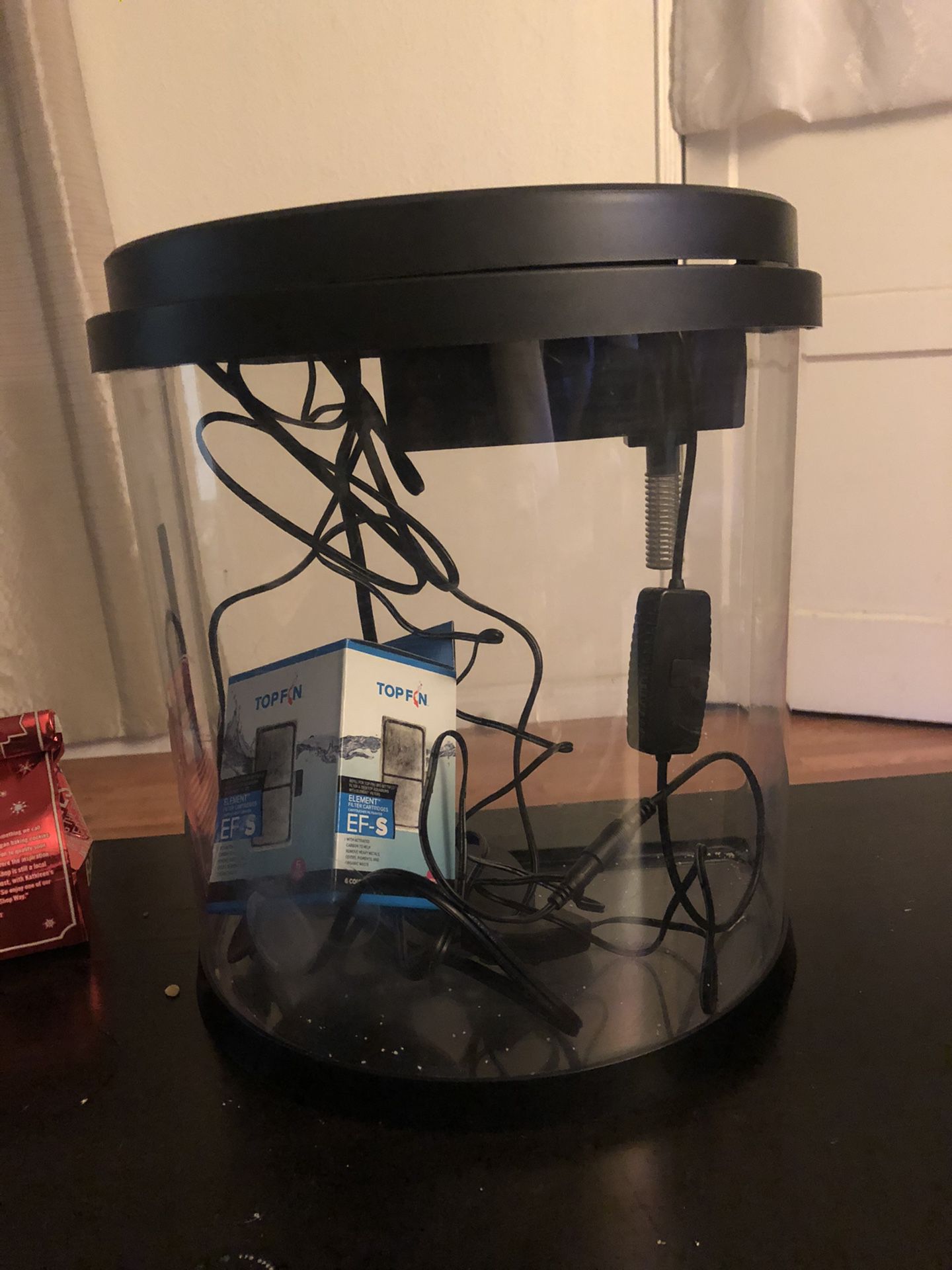 3.5 Gal Tank With Heater And Brand New Box Of Filters (6 Pack)