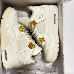 Air Jordan 3 Retro (GS)  White/Midnight Navy  Size: 3.5 Y