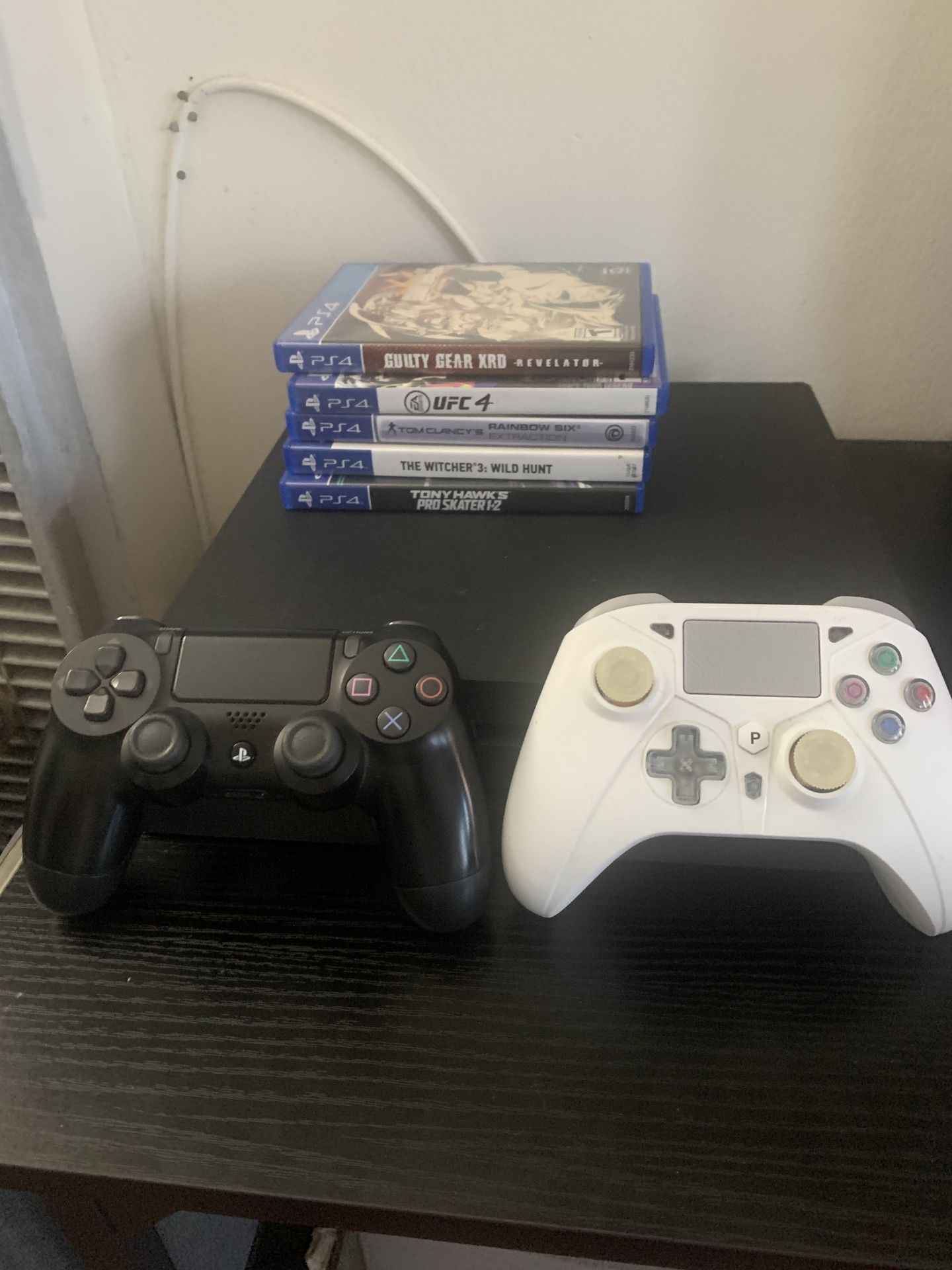 ps4 pro 1TB bundle