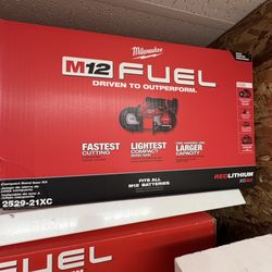 Milwaukee New Kit Band Saw 12M Fuel Brushless , 4ah Battery And Charger 