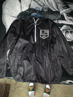 LOS ANGELE KINGS WIND BREAKER. SIZE LARGE