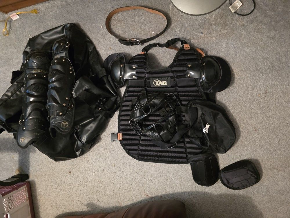 catching gear or umpiring gear 