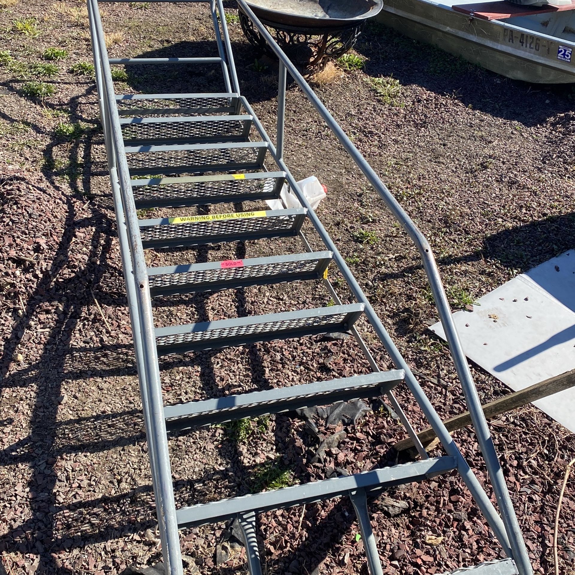 10 steps metal great for that state bank down to the river