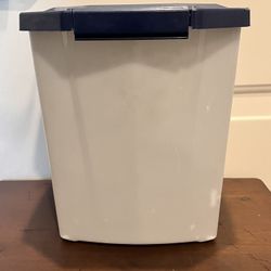 Vibrant Life Plastic Pet Food Storage Container with Locking Lid, 10 lb Capacity