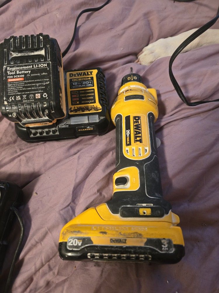 Dewalt Drywall Cutting Tool With 2 20v Batteries And Charger
