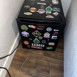 Galanz 1.7 Cubic Feet Mini Fridge