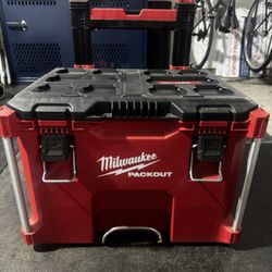 Milwaukee Packout Rolling