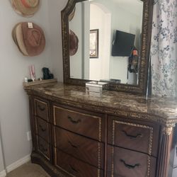 Dresser and 2 nightstands 