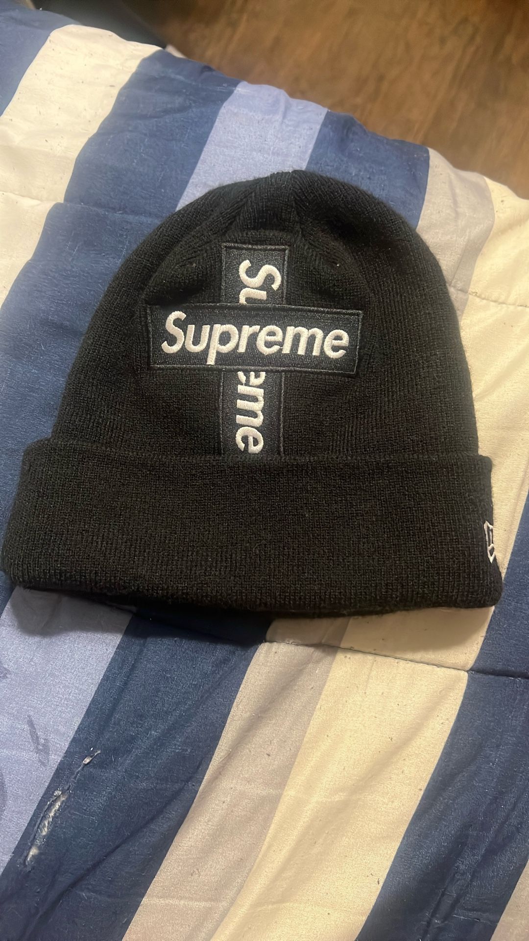 supreme NEW ERA cross logo beanie