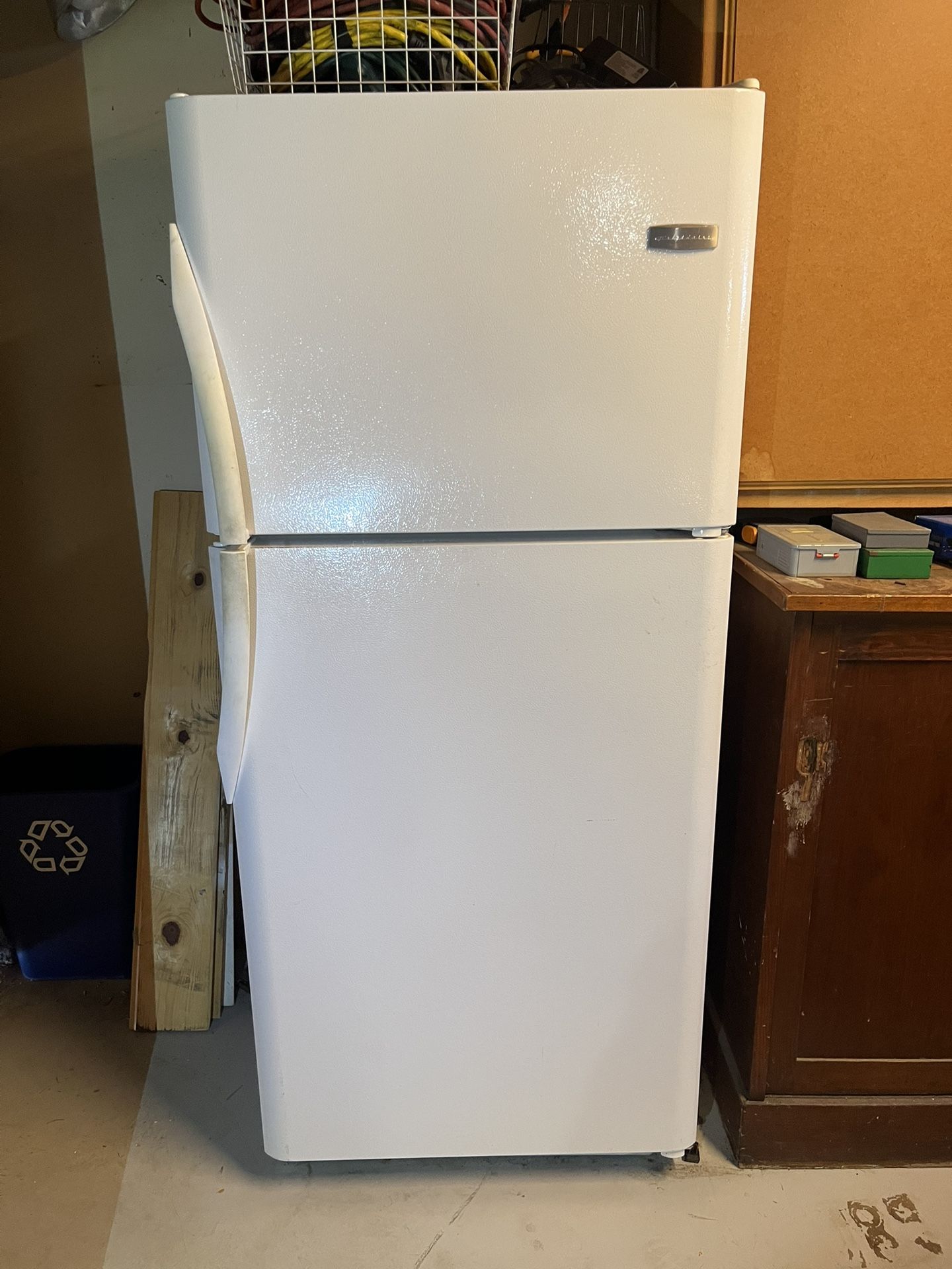 Frigidaire 21 Cu Ft Refrigerator White