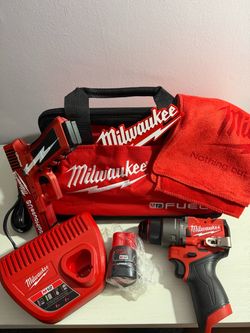 Milwaukee M12 FUEL Hammer Drill Kit