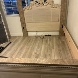 Queen Frame And Dresser 