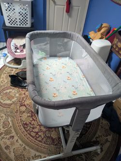 Baby Bassinet with Fitted Sheet