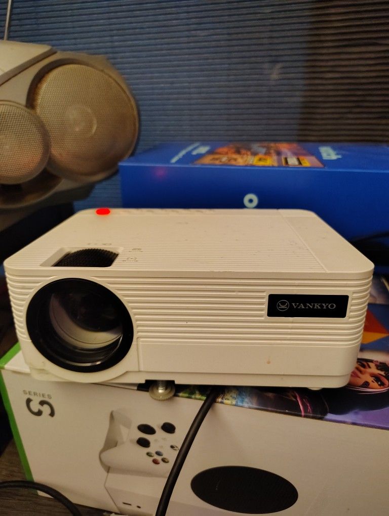 Month Old Projector With Screen And Tripod  Everything U Need 