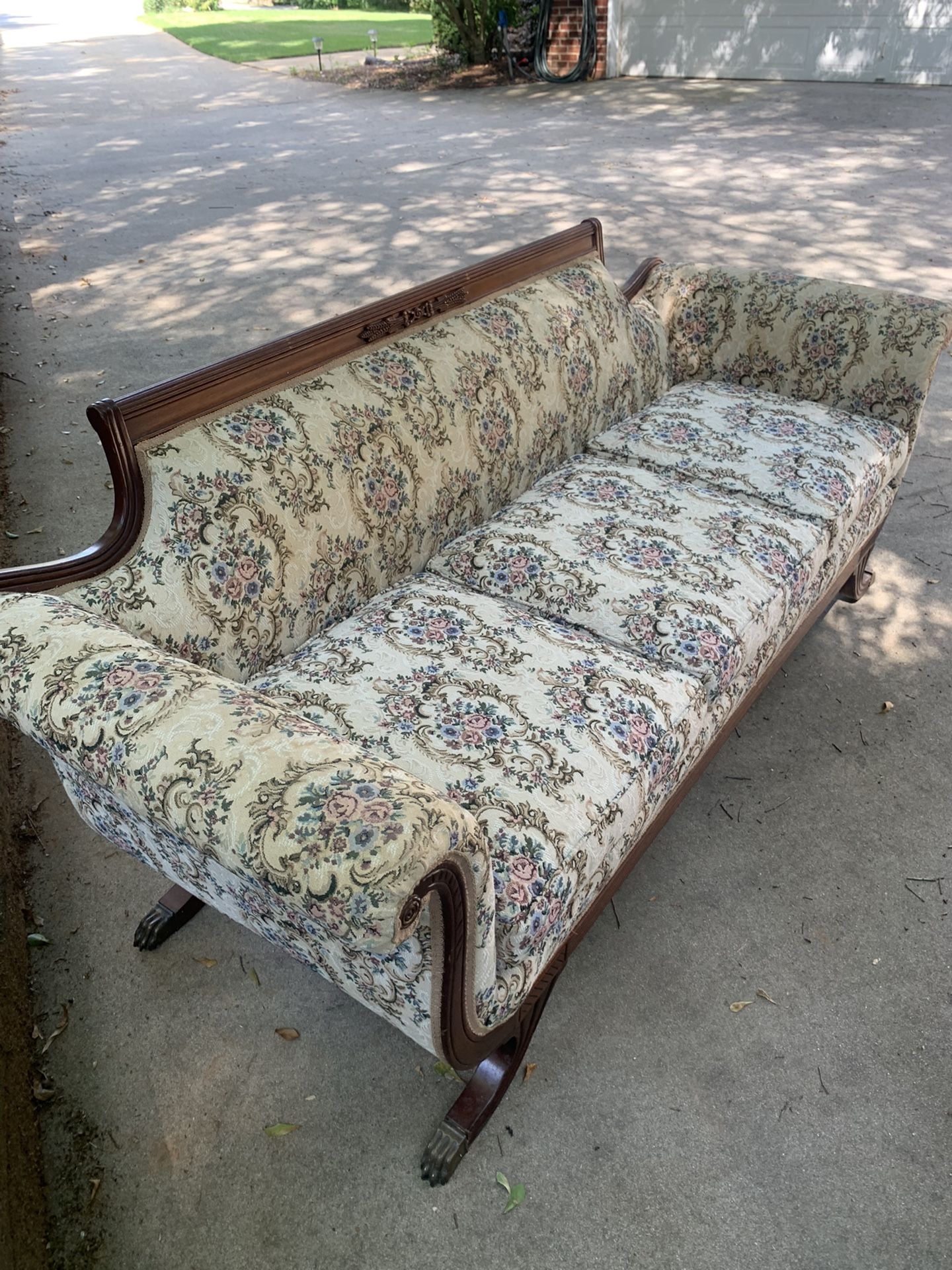 Cool Vintage Floral Couch