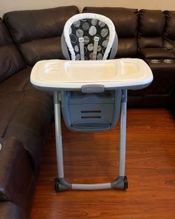 GRACO TABLE 2 6 - in- 1 DOUBLE TRAY FOOD