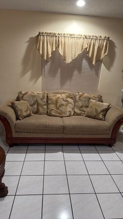 Sofá para 3 personas en buen estado / 3-Person Sofa in Good Condition