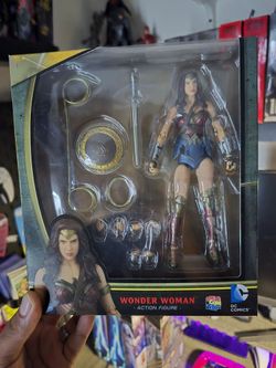 MAFEX Wonder Woman (read description)