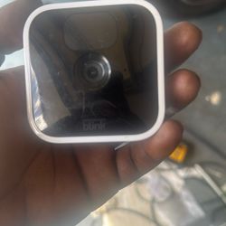 Indoor and outdoor blink cameras like new