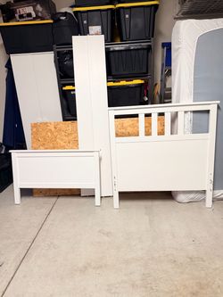 Twin size bed