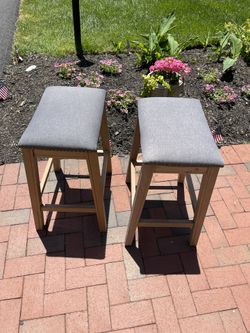 2 Stools 