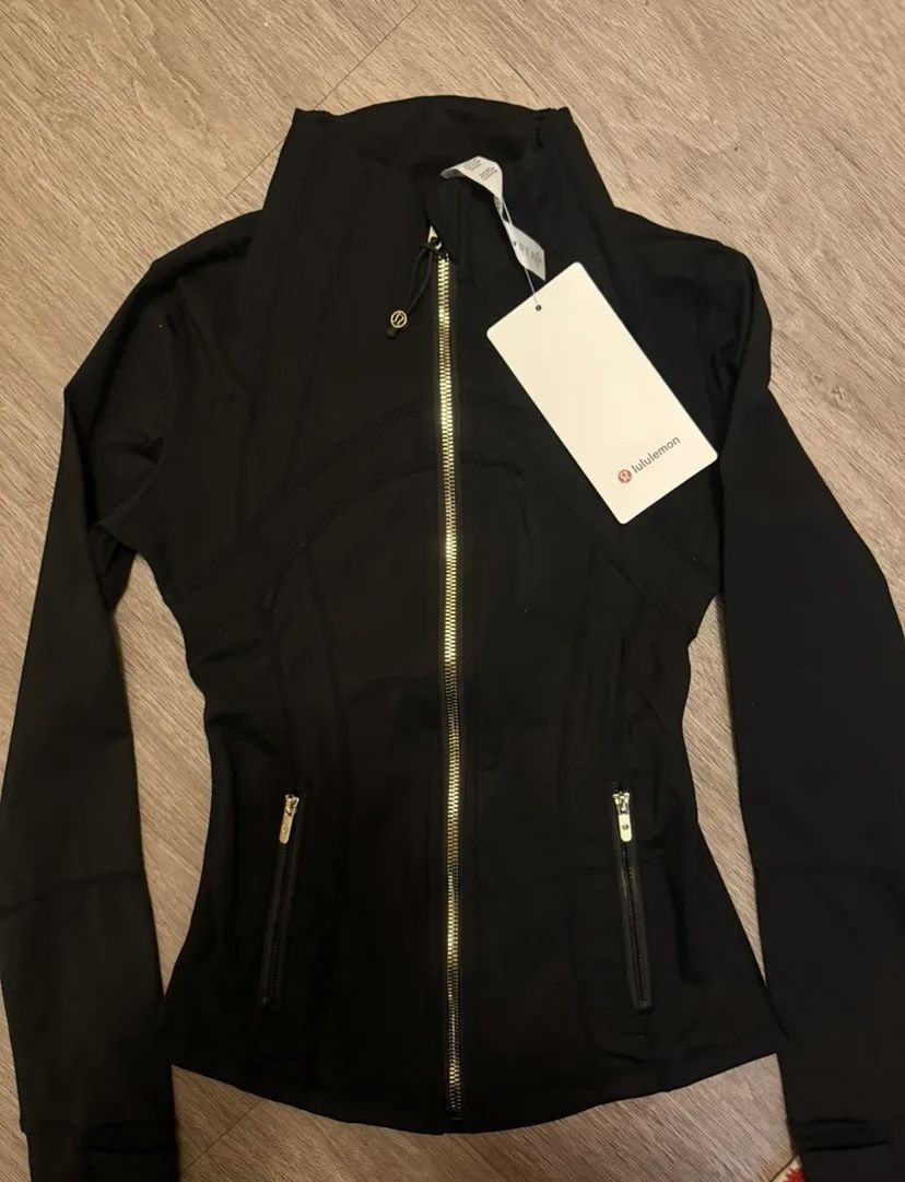 Lululemon Women’s Black Jacket – Lightweight Athletic Yoga Running Activewear”