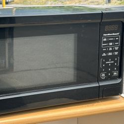 Kenmore 1.1 cu-ft Black Microwave - Black