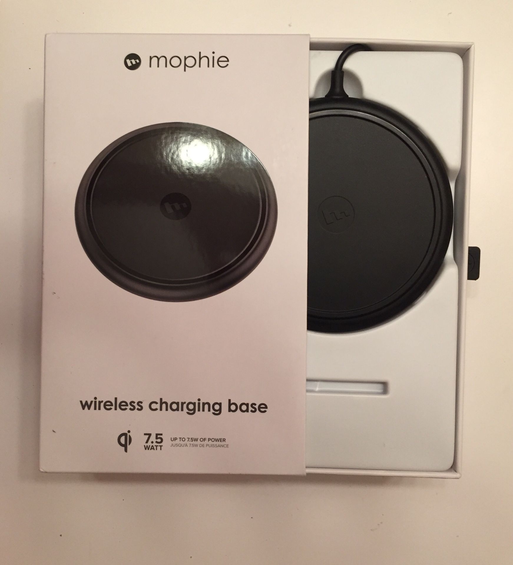 Mophie wireless charging base for iPhone 8 models and X.