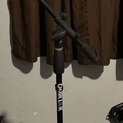 Quiklok Microphone Stand