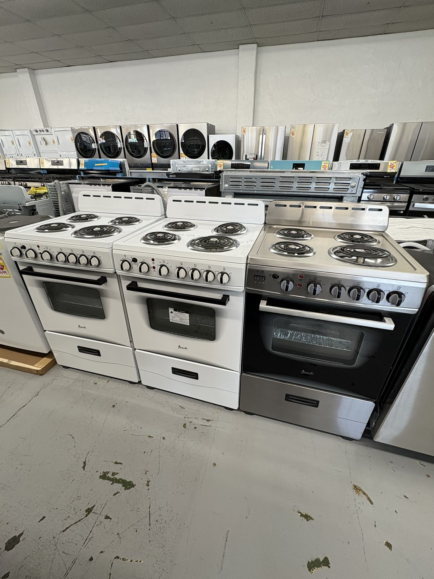 AVANTI 24” Electric Stove 
