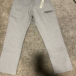 Size S Essentials Sweatpants 