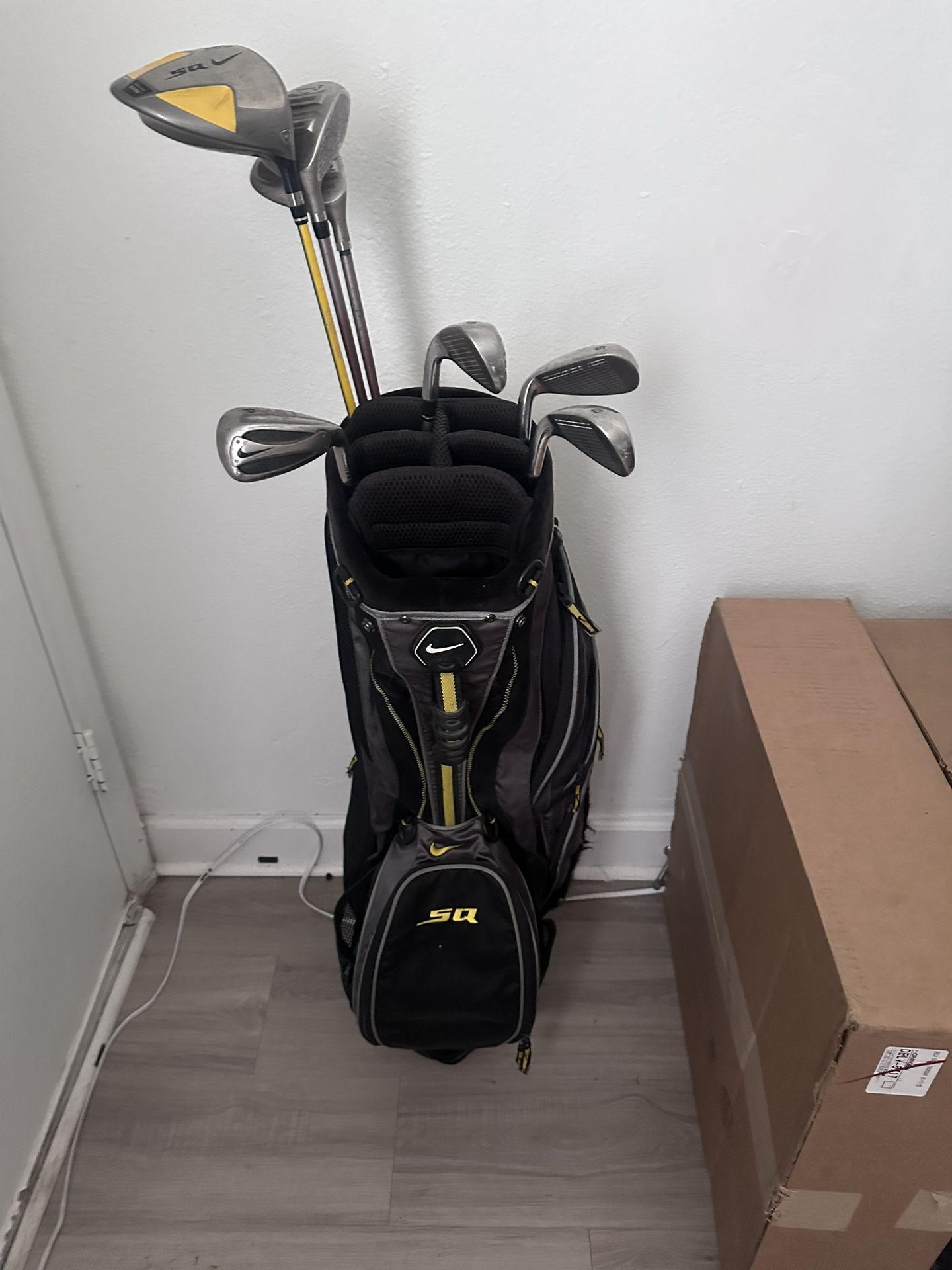 Nike Women’s Gold Clubs With Nike Bag