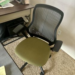 Knoll Generation Office Chair (very good condition)