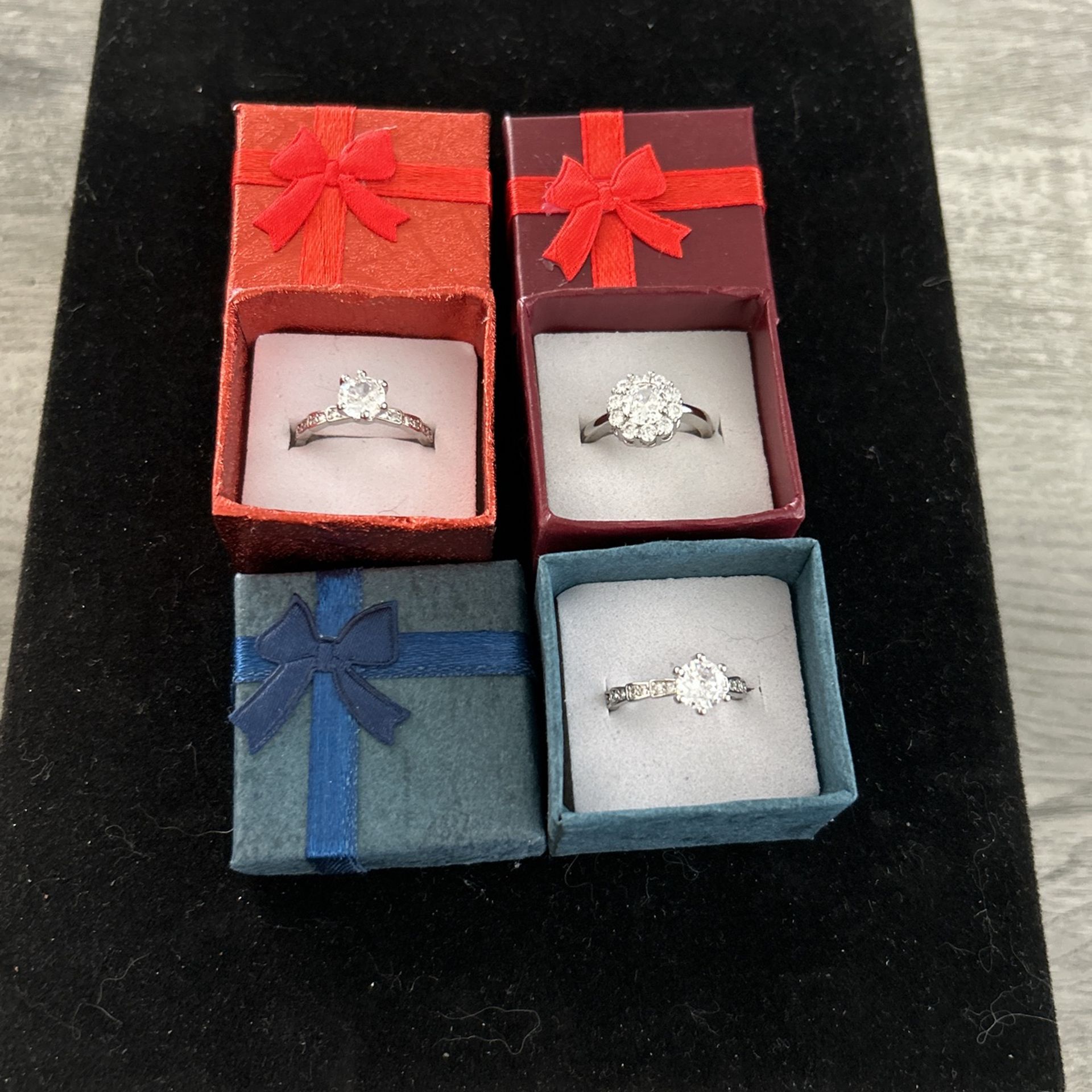 Ajustables Zirconia Rings ( Retail Price $50 )