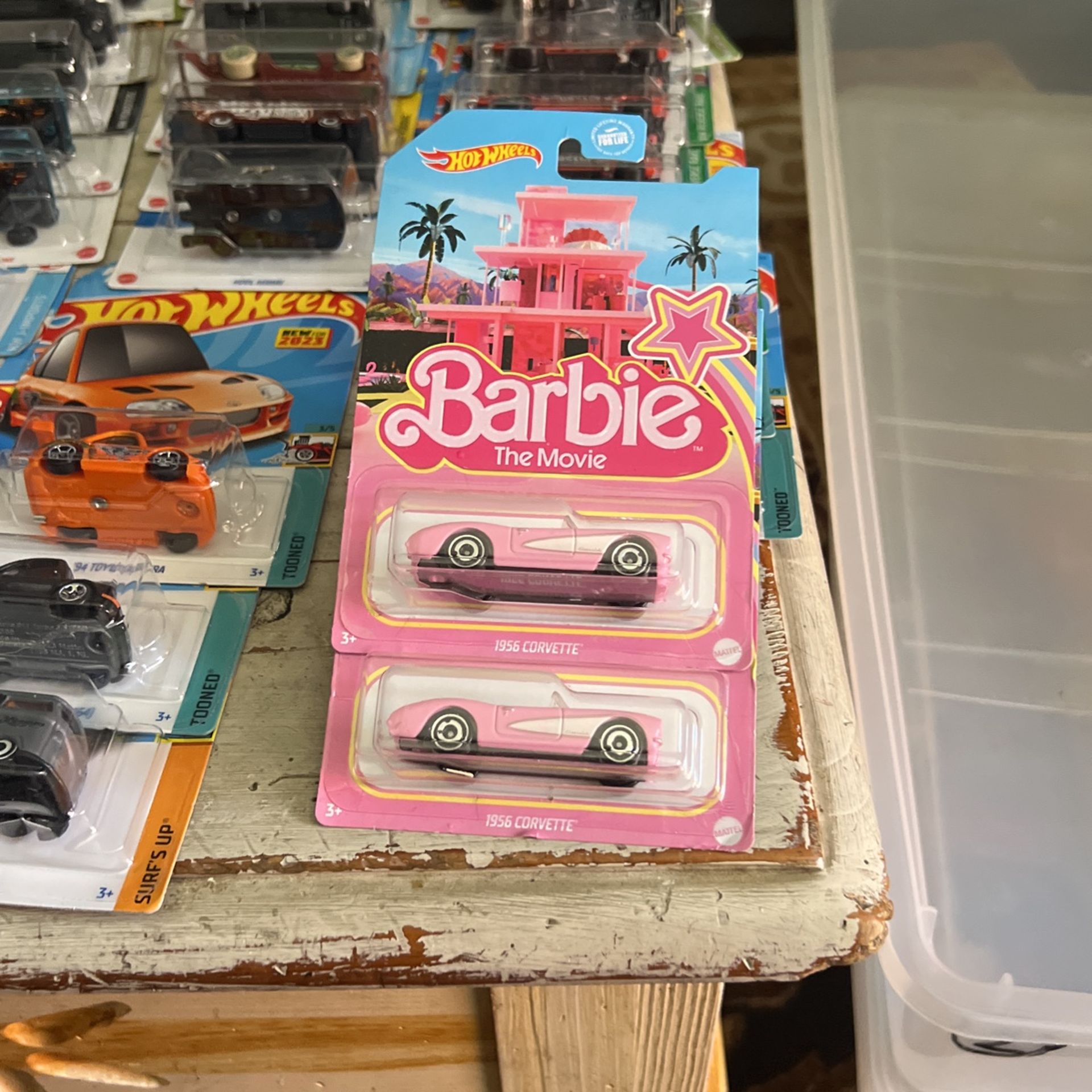 Hot Wheels Barbie 56 Corvette.             P-2