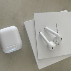 NEW AIRPODS 