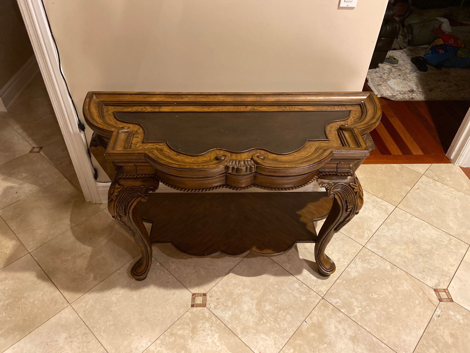 Consol table
