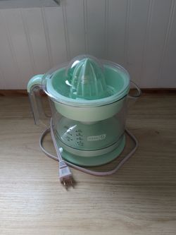 Dash Electric Citrus Juicer