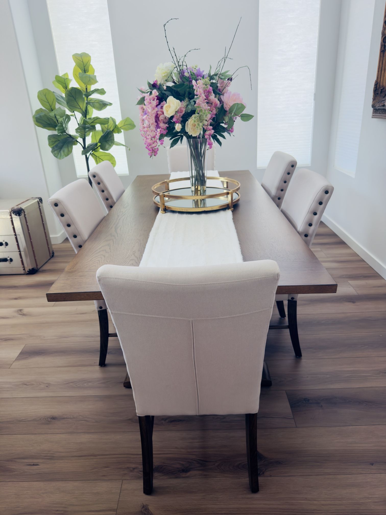 Beautiful Dining Room Table with 6 Chairs