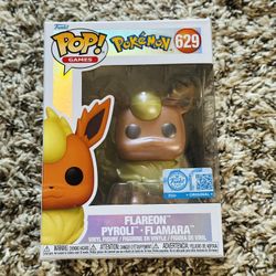 Funko Pop! Vinyl: Pokémon - Flareon (Pearlescent) - Pokemon Center (Exclusive)
