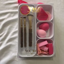 Must-have beauty make up set