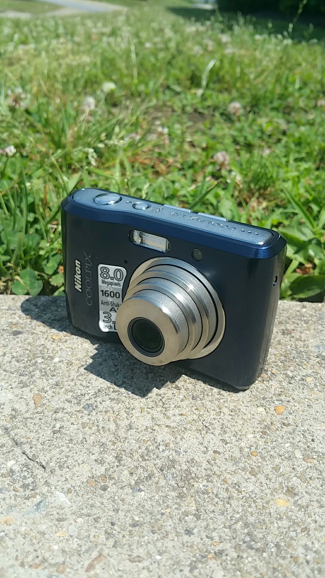 NIKON "Coolpix" L18 Digital Camera/Camcorder