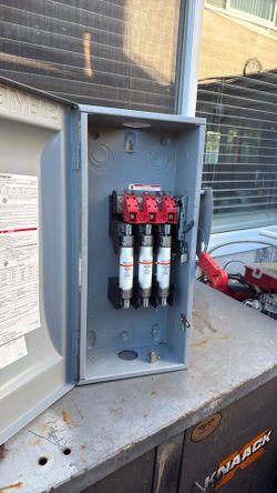 Disconnect switch