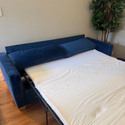Sofa Bed/ Couch with pull out bed