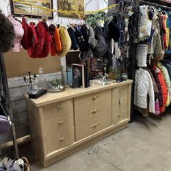 Blonde Wood Dresser w/ Brass Seagull Handle / K89YV8