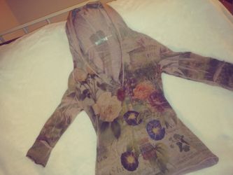 love amour light fall sweater. small