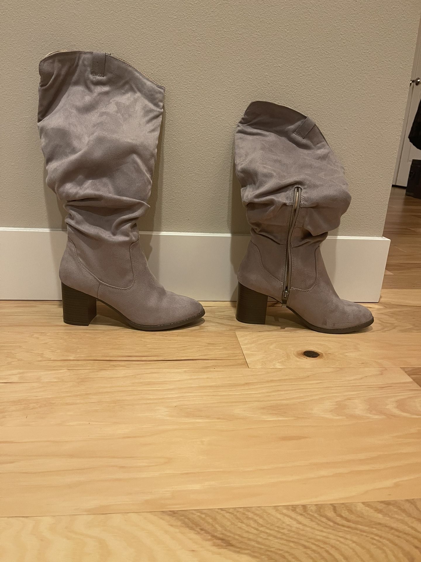 Journee Collection Boots Grey 8.5